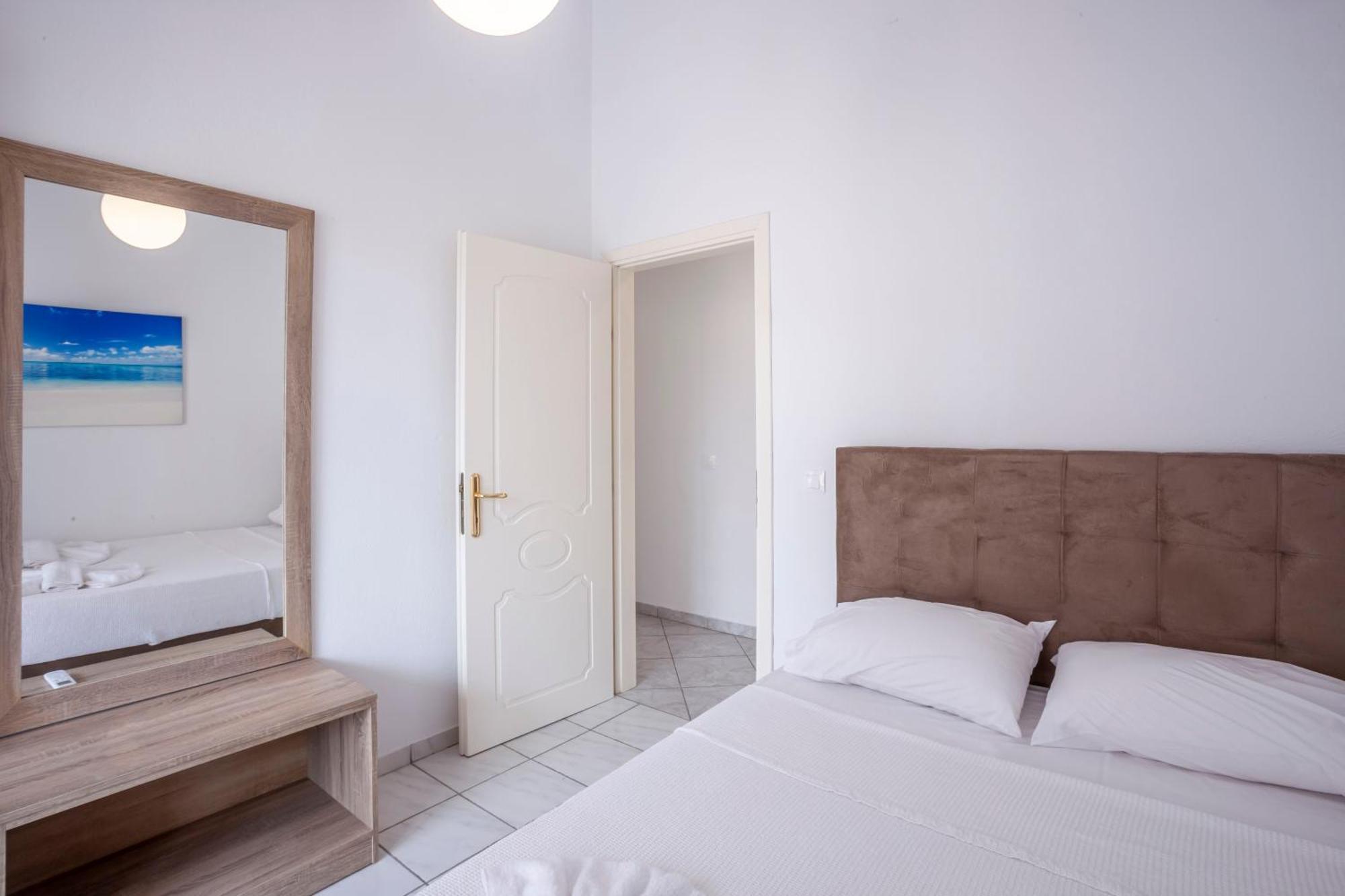 Aris Luxury Apartments Pefkochori Eksteriør bilde